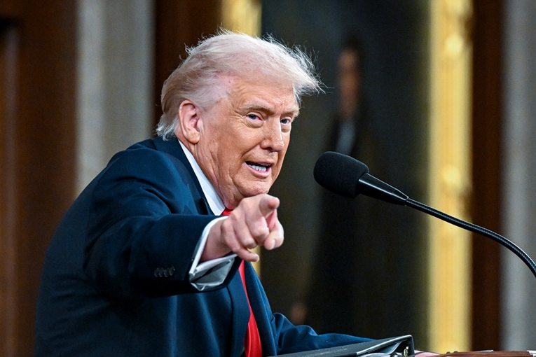 Trump priznao da je SAD slao oružje iranskim prosvjednicima